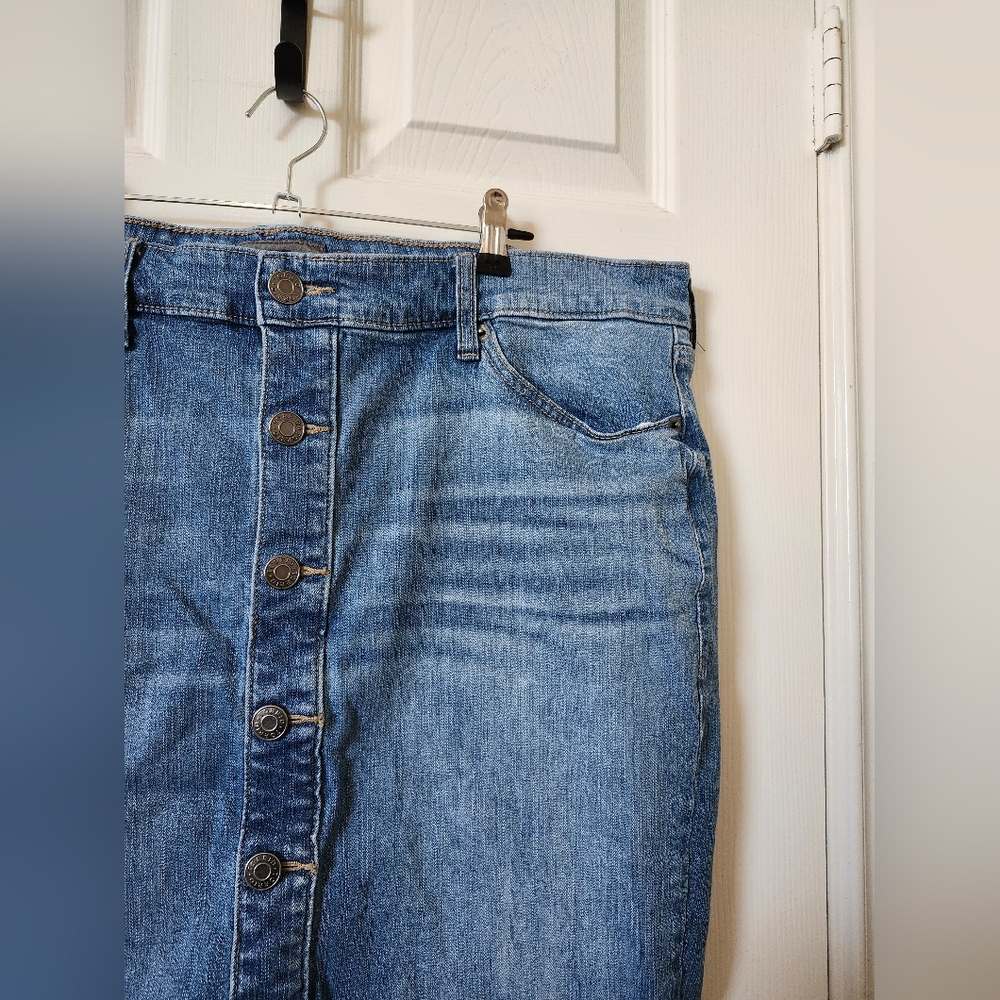 torrid Medium Blue Denim Skirt with Button Detail - Picture 4 of 8